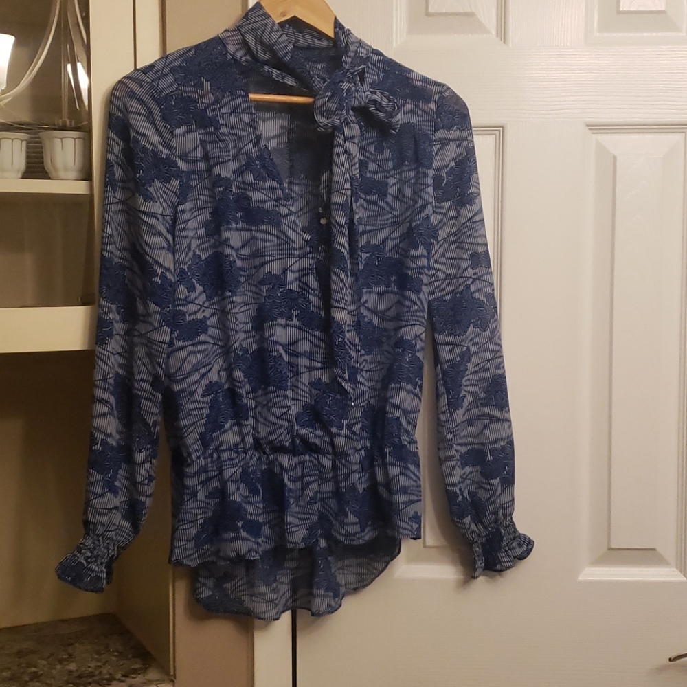Guess top
